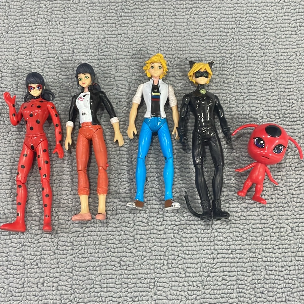 Cute 4 Ladybugs and Cat Noir Miracoulous figures